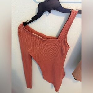 Abercrombie & Fitch Ribbed One-Shoulder Bodysuit - Terracotta